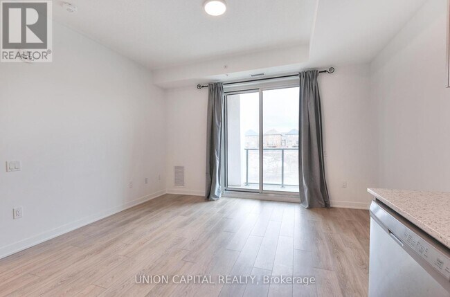 Photo du bâtiment - 385 Arctic Red Dr