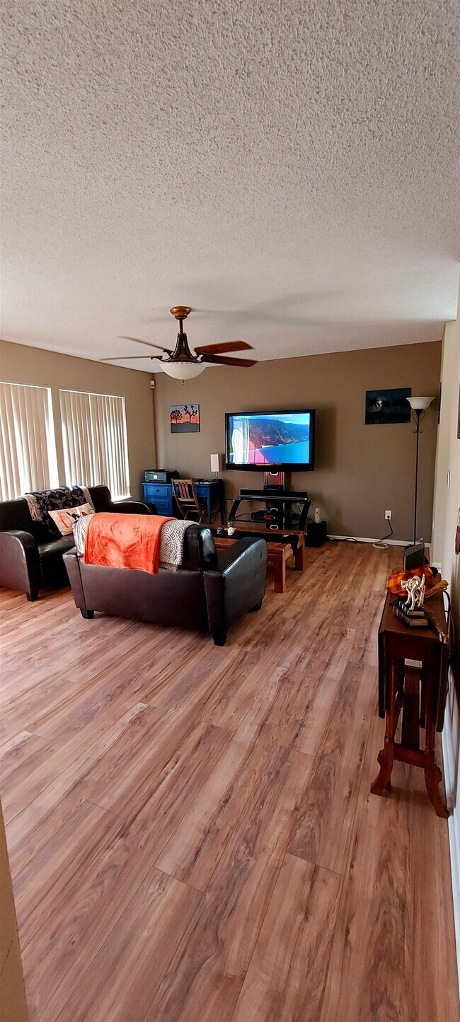Foto del edificio - 1123 Madera Ln