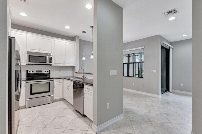 Foto del edificio - 10850 NW 74th Dr