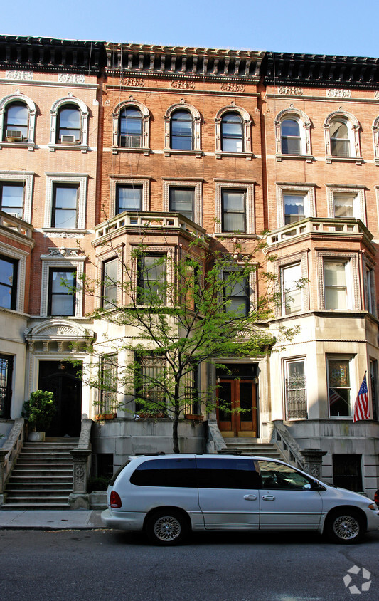 Building Photo - 328 W 89th St