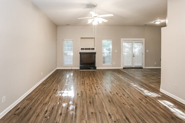 Foto del edificio - 1576 Cambridge Heights Pl NW