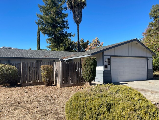 Building Photo - Chico-3 bed 2 bath, 2 car garage, large lot