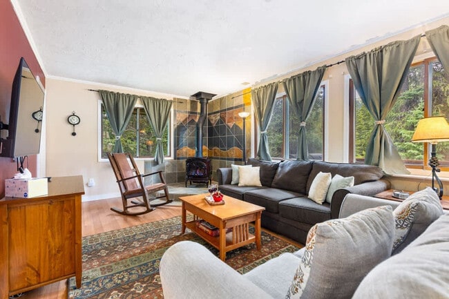 Building Photo - 513 County Road 672-SI ID1387666P