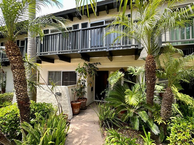 Foto del edificio - 3266 Loma Riviera Dr