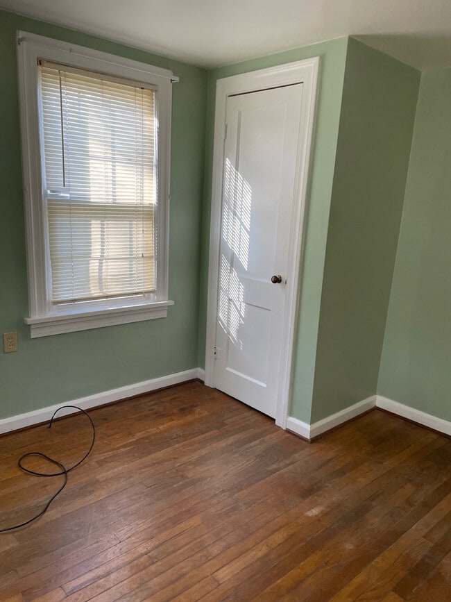 Dormitorio 1 - 231 N Spring Grove St