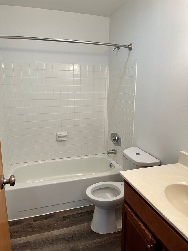 Building Photo - Leasing Agent