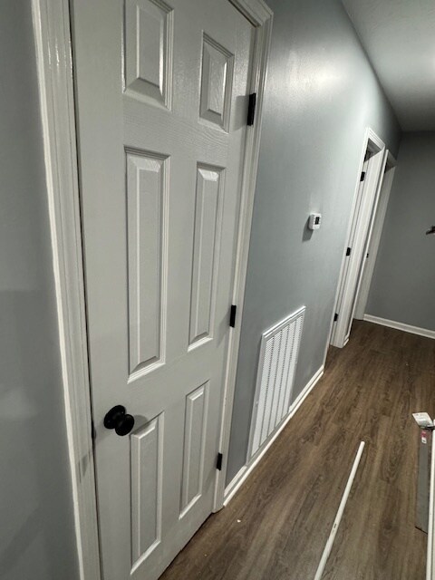 Armario del pasillo - 147 Longview Dr