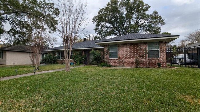 Foto del edificio - 5306 Briarbend Dr