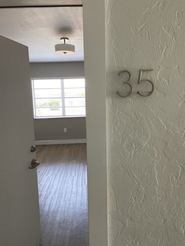 Unit Entrance - 420 78th St