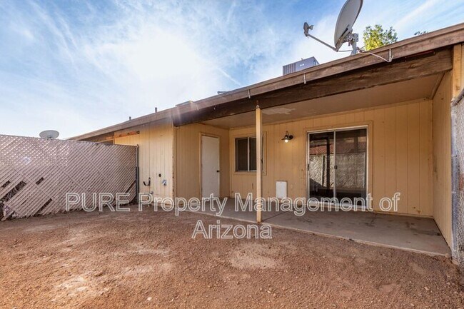 Foto del edificio - 9943 E Billings St