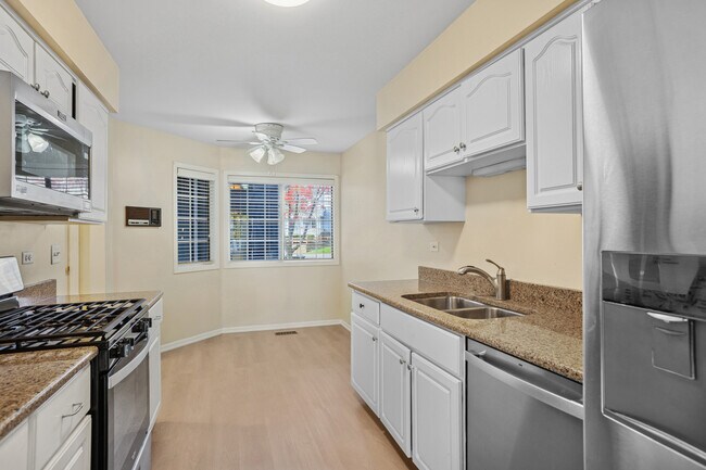 Foto del edificio - 1252 S Parkside Dr