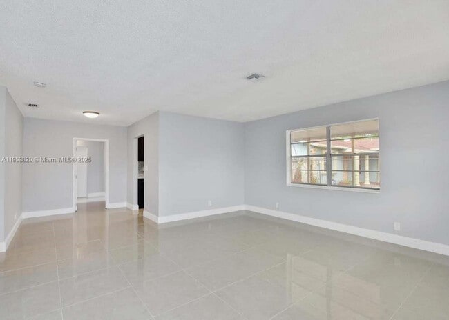 Foto del edificio - 7603 Kimberly Blvd