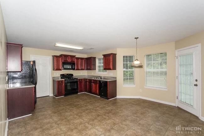 Building Photo - 6600 Pamplona Place Atlanta GA