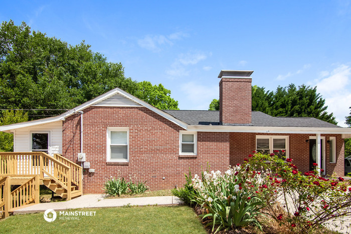 Primary Photo - 303 N Hoffman St