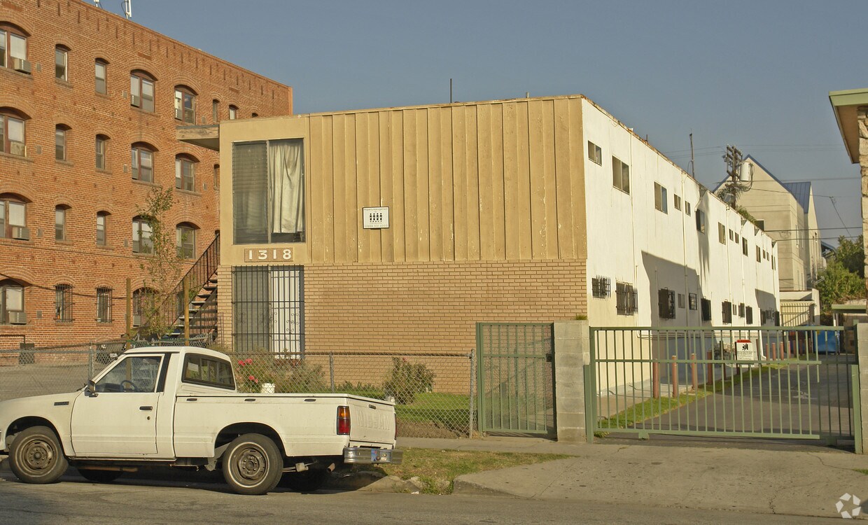 Building Photo - 1318 S Wilton Pl