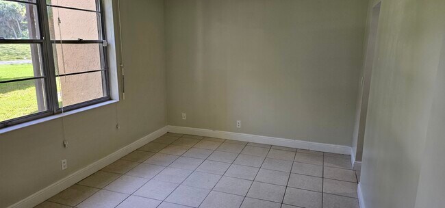 Foto del edificio - 9480 Tangerine Pl
