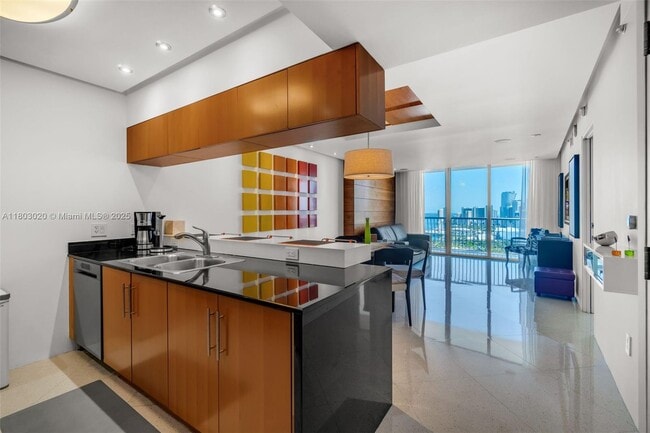 Building Photo - 1750 N Bayshore Dr