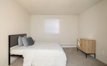 Interior Photo - Colonial Point Apartments