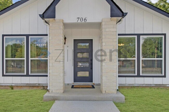 Building Photo - Unit