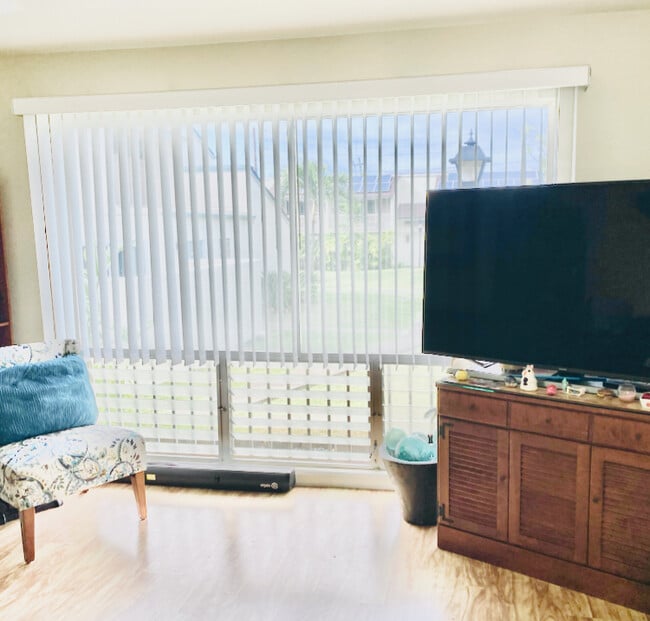 Building Photo - 147 Oko St