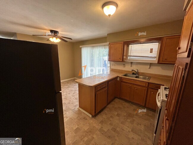 Building Photo - 1549 Barcelona Dr