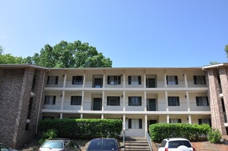 Building Photo - 1208 Bush River Rd