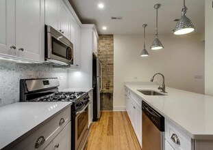 Building Photo - 2735 N Francisco Ave