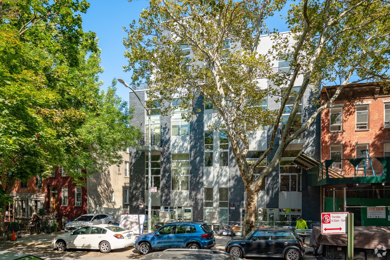 Primary Photo - 93 Waverly Ave