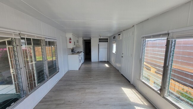 Building Photo - 603 49th Ave Terrace W
