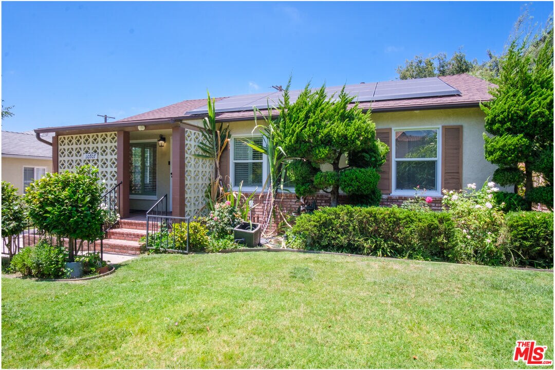 Foto principal - 10707 Flaxton St