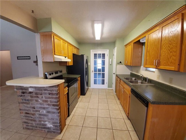 Building Photo - 9550 Waxwing St