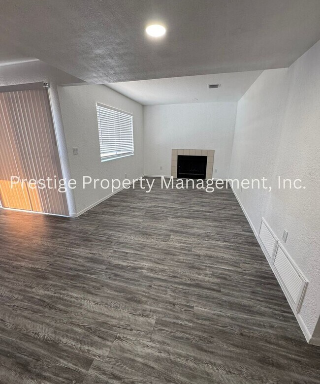 Foto del edificio - Newly Remodeled Southwest Gem W/ Pool