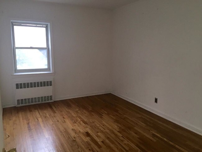 Building Photo - 863 E 48th St