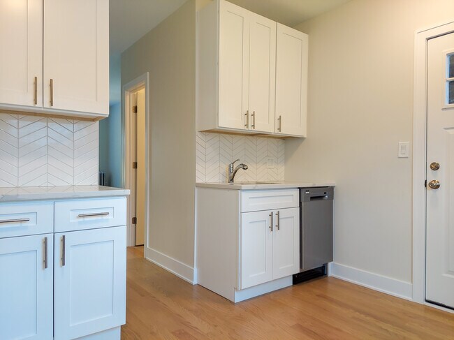 Foto del edificio - 4604 N Winchester Ave