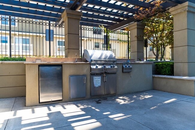 Foto del edificio - 1375 Lick Ave