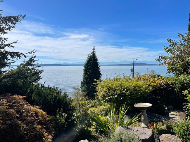Foto del edificio - 6738 Beach Dr SW