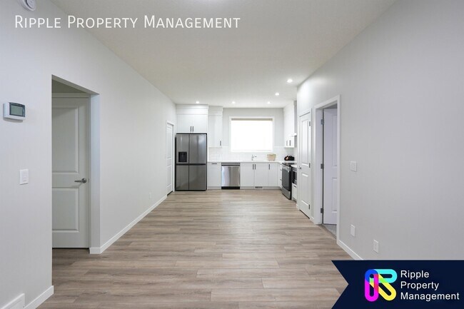 Building Photo - GORGEOUS 2 BEDS + DEN / 2 BATH MAIN FLOOR