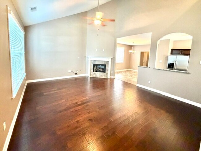 Foto del edificio - 7558 Glen Laurel Way