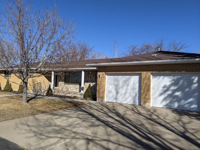 Building Photo - 2841 S Bluff Rd