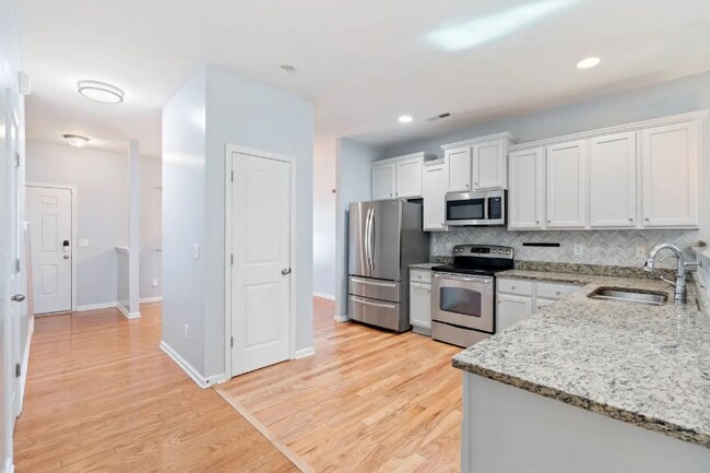 Foto del edificio - 4221 Lochurst Dr