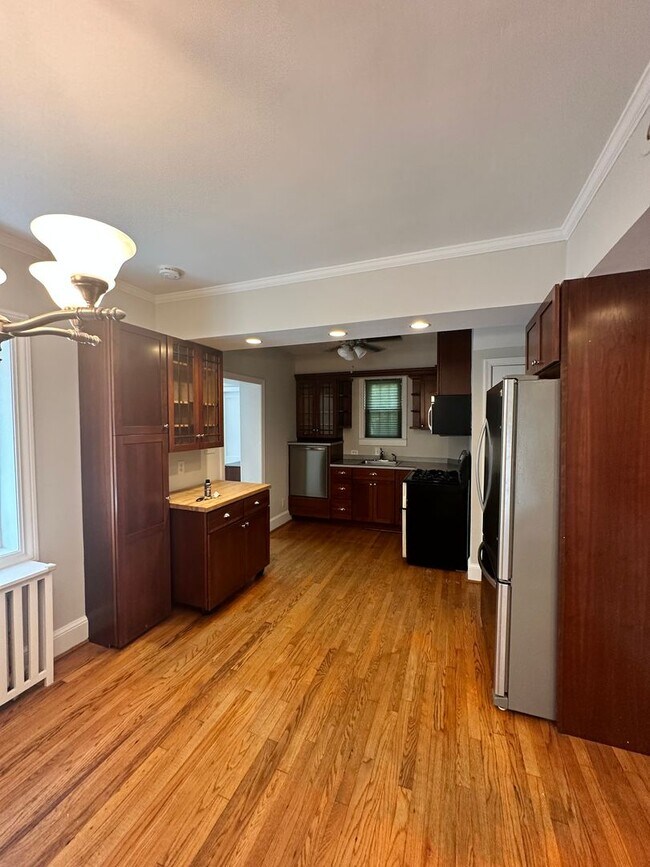 Foto del edificio - 2702 Ridge Rd Dr