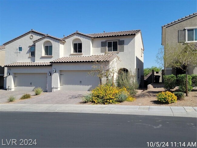 Building Photo - OUTSTANDING HENDERSON TOWNHOME IN GATED CO...