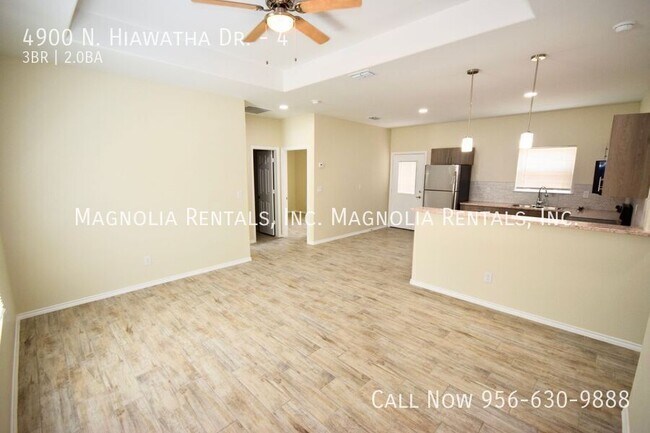 Building Photo - 4900 N Hiawatha Dr