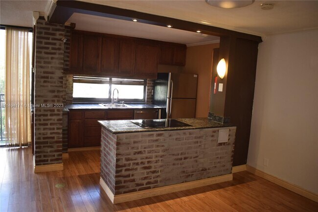 Foto del edificio - 16909 N Bay Rd