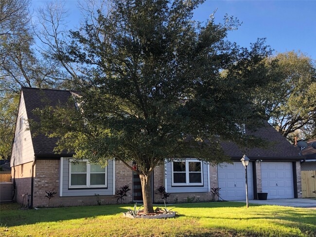 Foto del edificio - 10667 Hazelhurst Dr