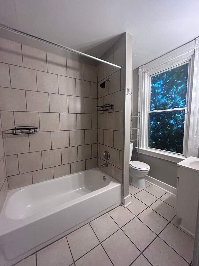 Foto del edificio - 1303 Woodland Ave