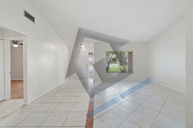 Foto del edificio - Spacious 2 bedroom 1.5 Bath Now Available - Pine Hills