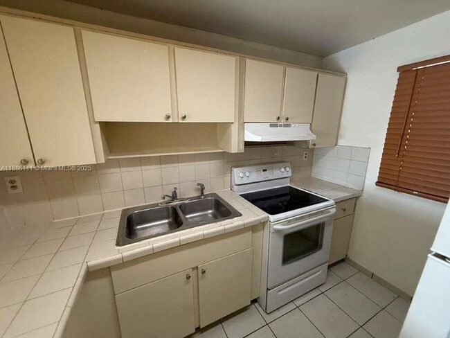 Foto del edificio - 6055 W 19th Ave