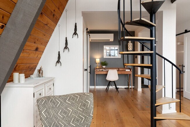 Foto del edificio - 3679 S Shorewood Ave