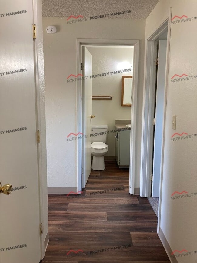 Interior Photo - r45a Laurel Court Apts.